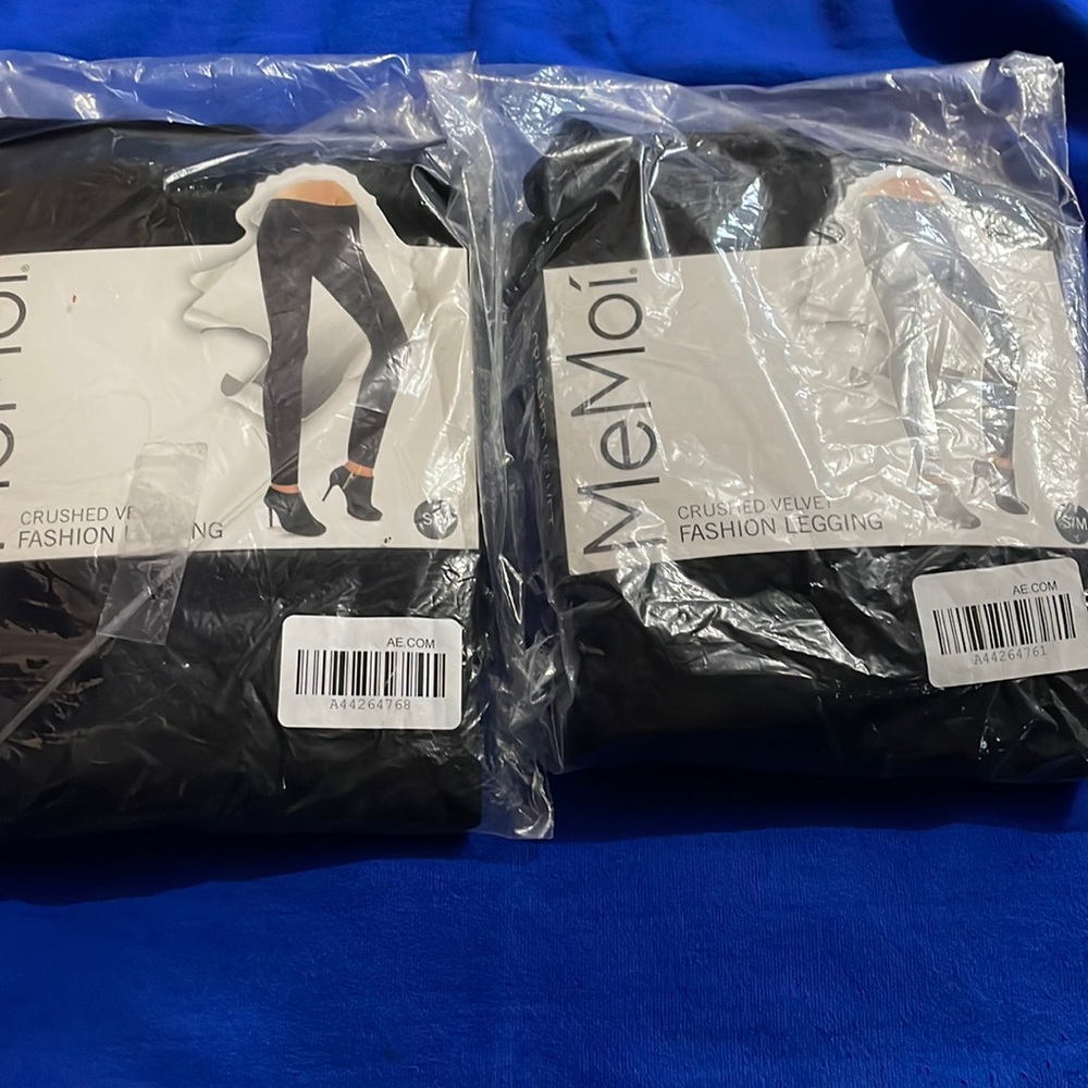 Black crushed velvet American Eagle leggings